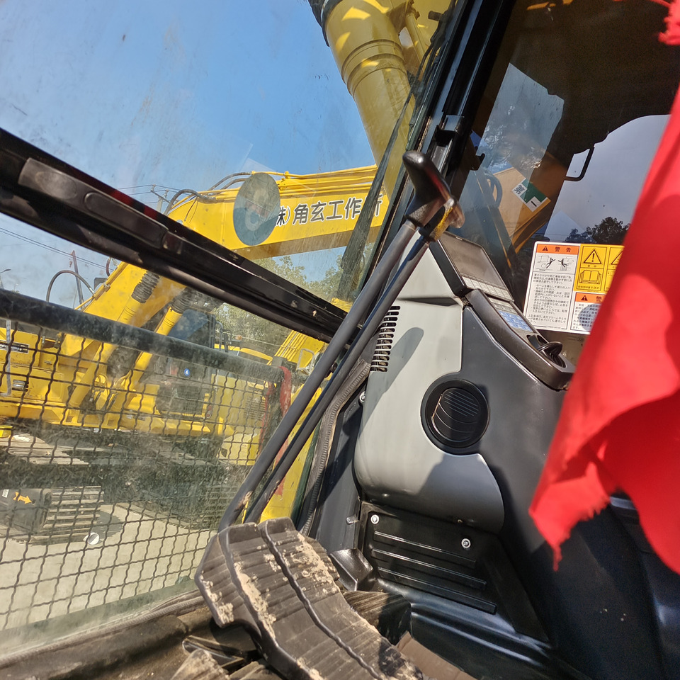 KOMATSU PC200-8 - Crawler excavator: picture 5 KOMATSU PC200-8 - Crawler excavator: picture 5