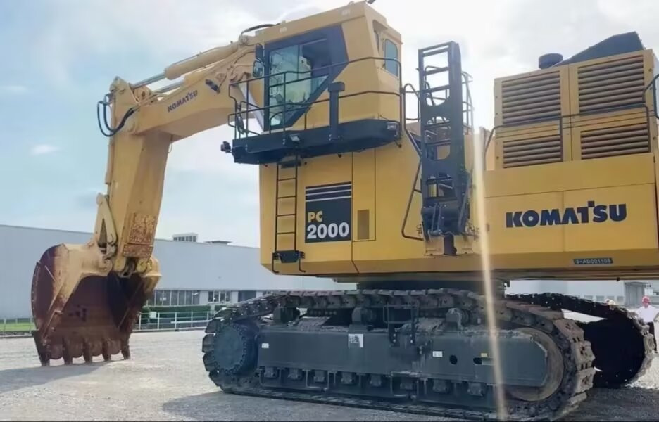 KOMATSU PC2000 - Mining machinery: picture 1 KOMATSU PC2000 - Mining machinery: picture 1