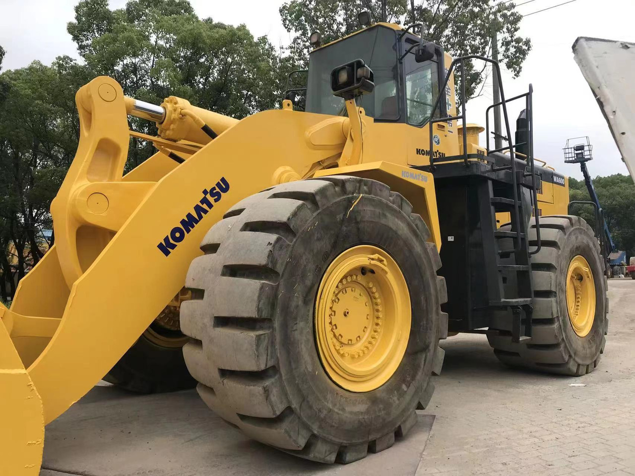 KOMATSU WA600-6 - Wheel loader: picture 4 KOMATSU WA600-6 - Wheel loader: picture 4