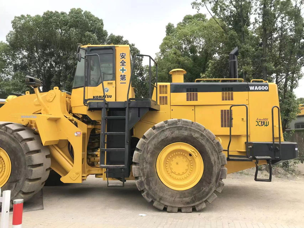 KOMATSU WA600-6 - Wheel loader: picture 3 KOMATSU WA600-6 - Wheel loader: picture 3