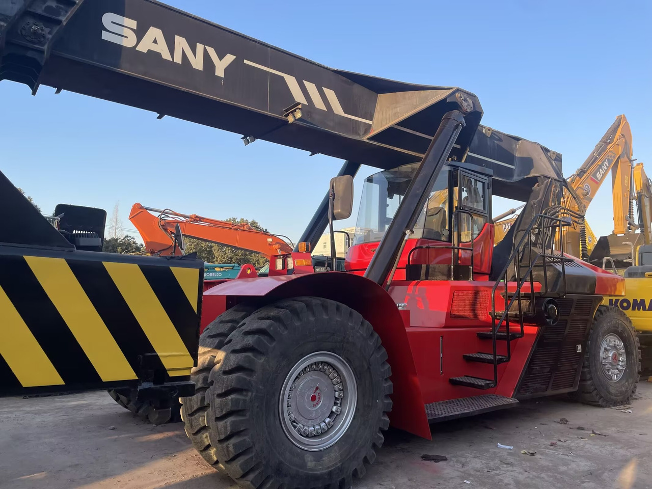 SANY SRSC45C30 45 TON CAPACITY - Reach stacker: picture 2 SANY SRSC45C30 45 TON CAPACITY - Reach stacker: picture 2