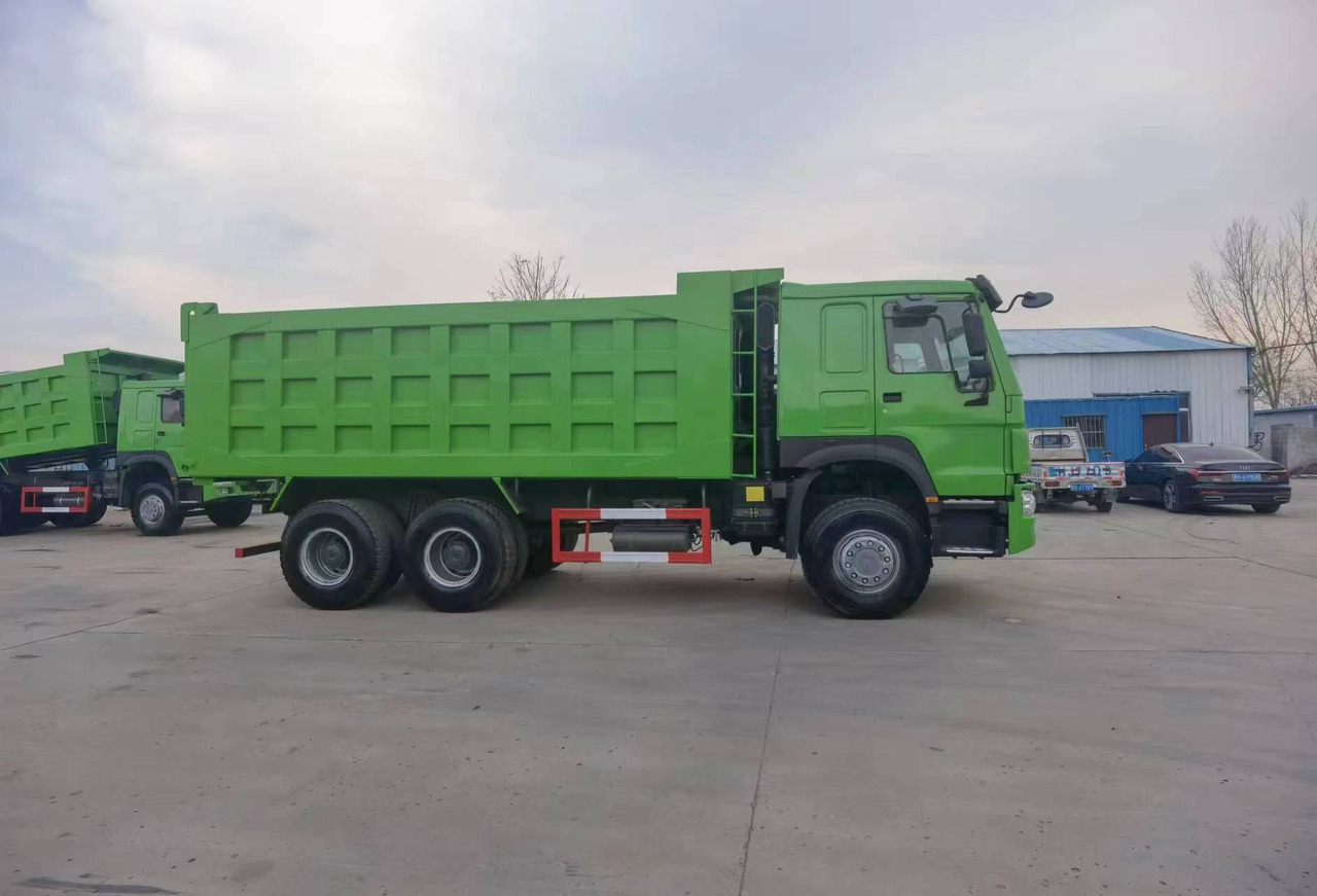 SINOTRUK HOWO DUMP TRUCK - Tipper: picture 4 SINOTRUK HOWO DUMP TRUCK - Tipper: picture 4