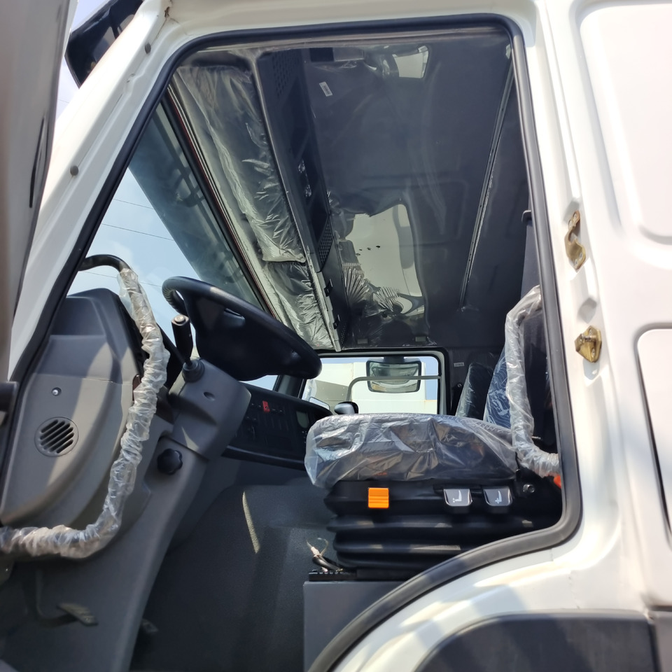 Tractor unit SINOTRUK HOWO 6*4: picture 8