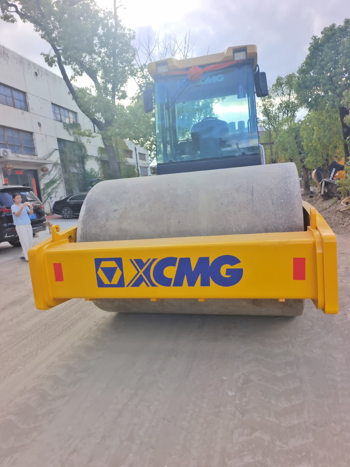 XCMG XS 223J - Road roller: picture 3 XCMG XS 223J - Road roller: picture 3