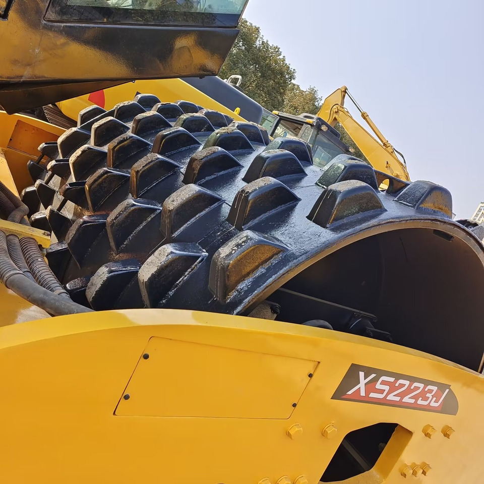 XCMG XS 223J WITH SHEEP FOOT PAD - Road roller: picture 5 XCMG XS 223J WITH SHEEP FOOT PAD - Road roller: picture 5
