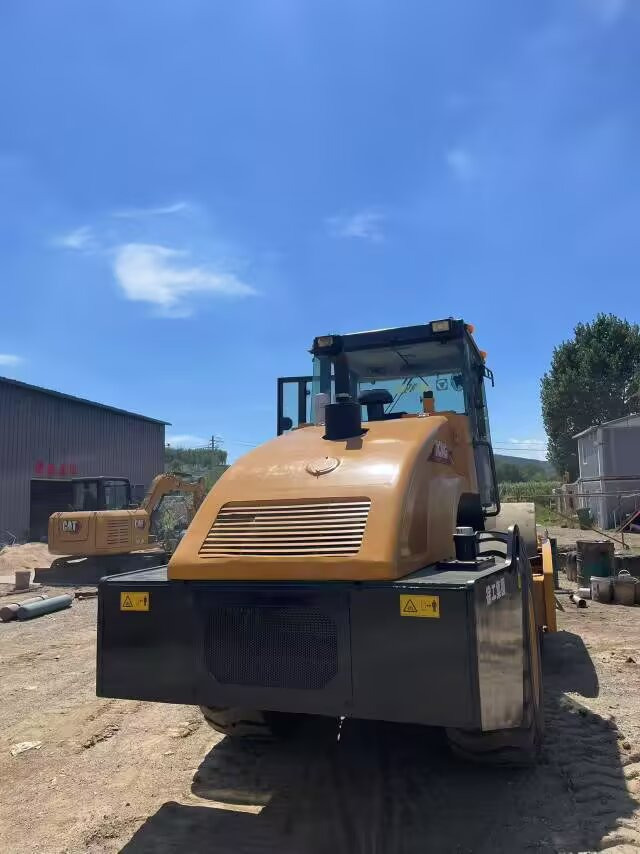 XCMG XS222J - Road roller: picture 5 XCMG XS222J - Road roller: picture 5