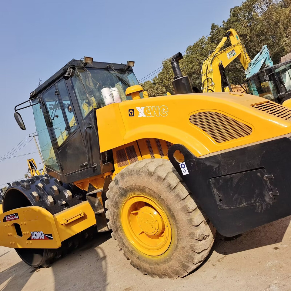 XCMG XS223J Goat Horn Vibratory Roller Compactor - Road roller: picture 2 XCMG XS223J Goat Horn Vibratory Roller Compactor - Road roller: picture 2