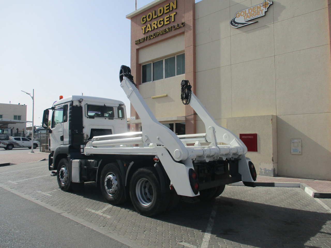 MAN TGS 26.360 6x2 Skip Loader - Skip loader truck: picture 4 MAN TGS 26.360 6x2 Skip Loader - Skip loader truck: picture 4