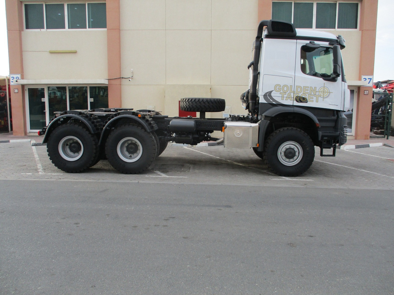 Mercedes-Benz Arocs 3342 6x6 Head Truck - Tractor unit: picture 5 Mercedes-Benz Arocs 3342 6x6 Head Truck - Tractor unit: picture 5