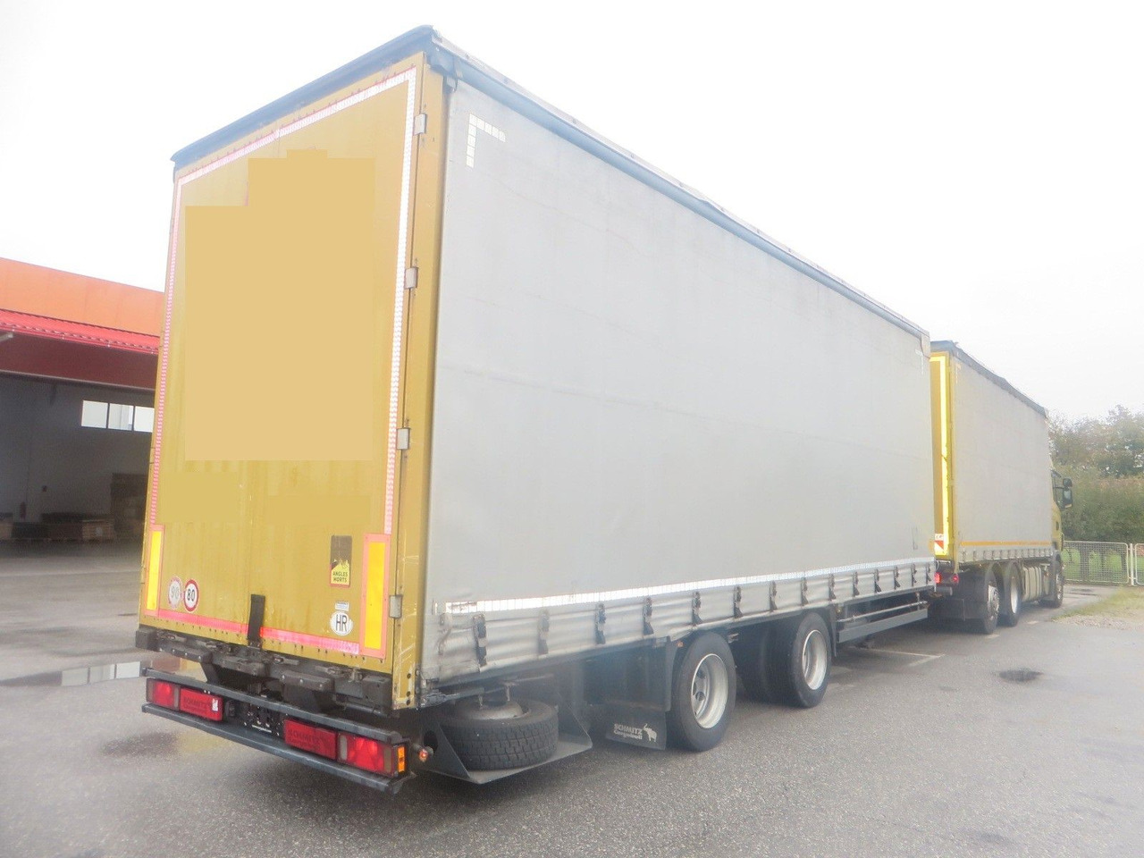 Scania R420 6x2 tandem 115m3 - Curtainsider truck: picture 3 Scania R420 6x2 tandem 115m3 - Curtainsider truck: picture 3