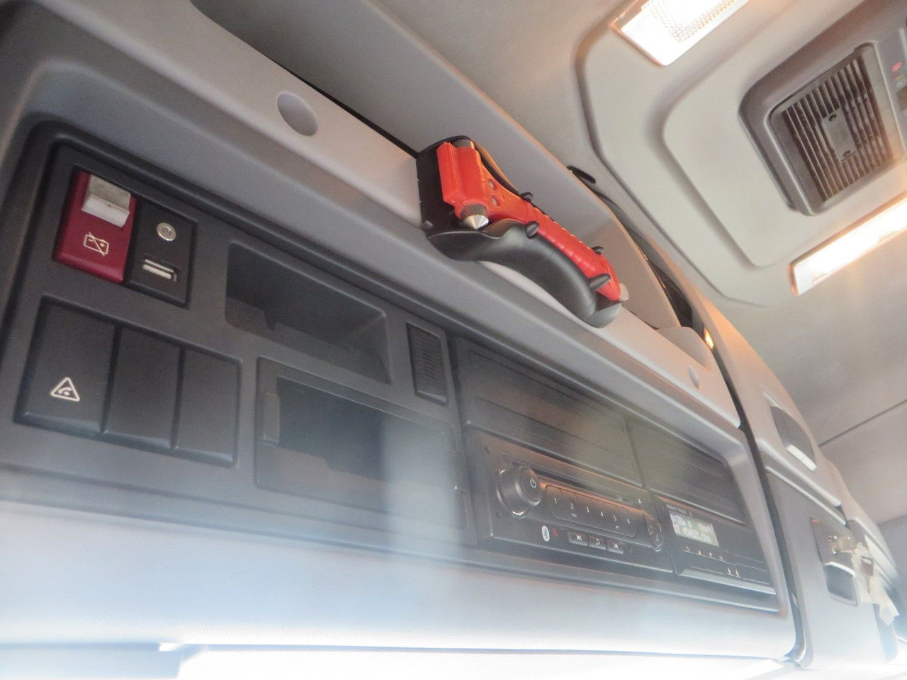 Tractor unit Renault T440 SC 4x2Tractor ADR: picture 13