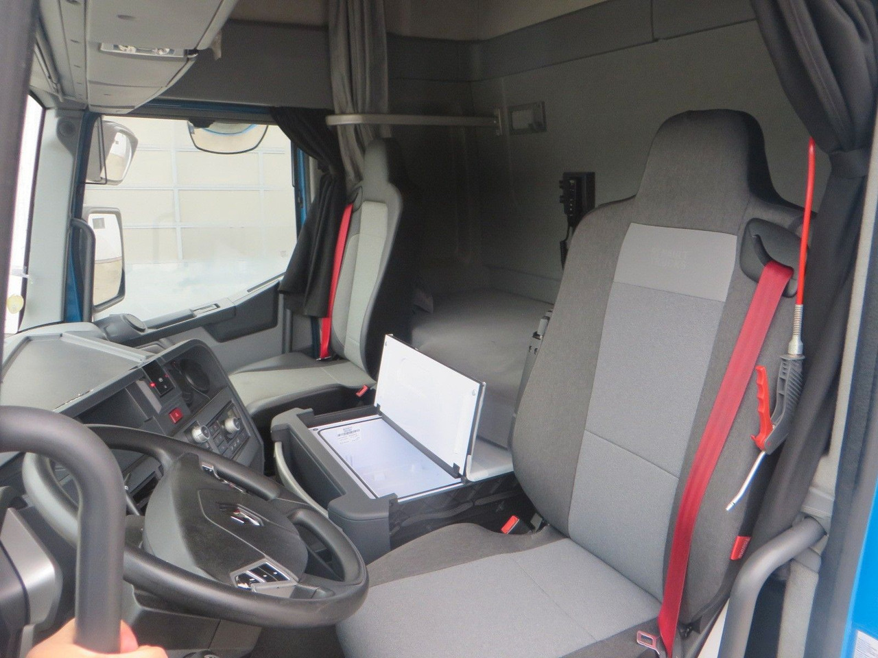 Tractor unit Renault T440 SC 4x2Tractor ADR: picture 12