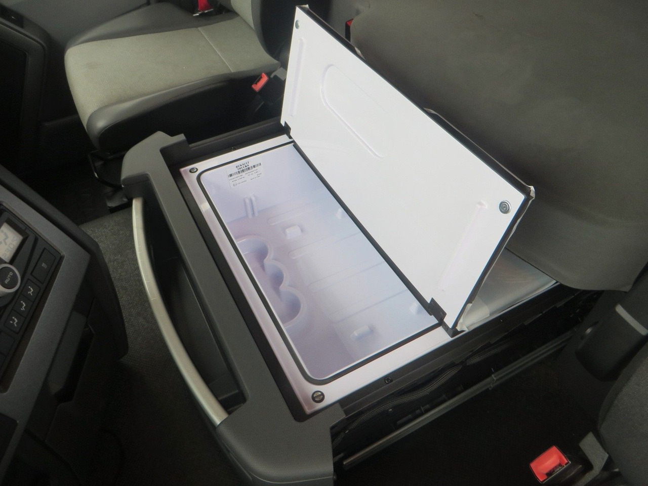 Tractor unit Renault T440 SC 4x2Tractor ADR: picture 17