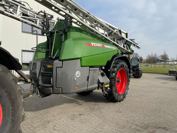 Fendt Rogator 366 - Trailed sprayer: picture 1 Fendt Rogator 366 - Trailed sprayer: picture 1