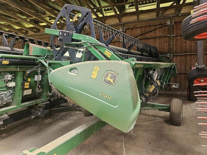 John Deere 618R - Combine header: picture 2 John Deere 618R - Combine header: picture 2