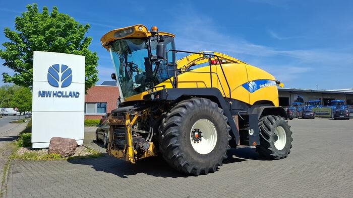 New Holland FR 9060 - Forage harvester: picture 1 New Holland FR 9060 - Forage harvester: picture 1