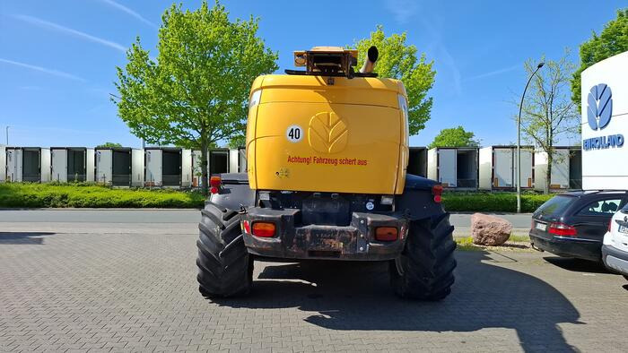 New Holland FR 9060 - Forage harvester: picture 3 New Holland FR 9060 - Forage harvester: picture 3