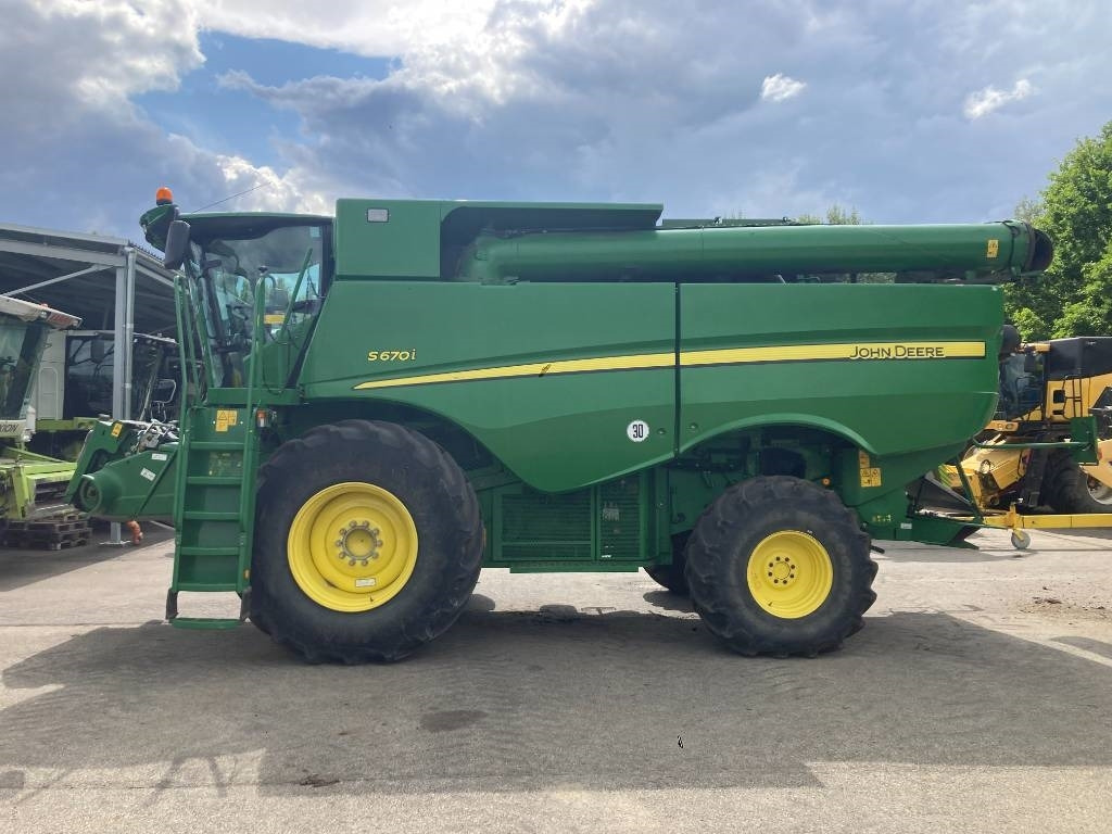 John Deere S 670 i - Combine harvester: picture 2 John Deere S 670 i - Combine harvester: picture 2