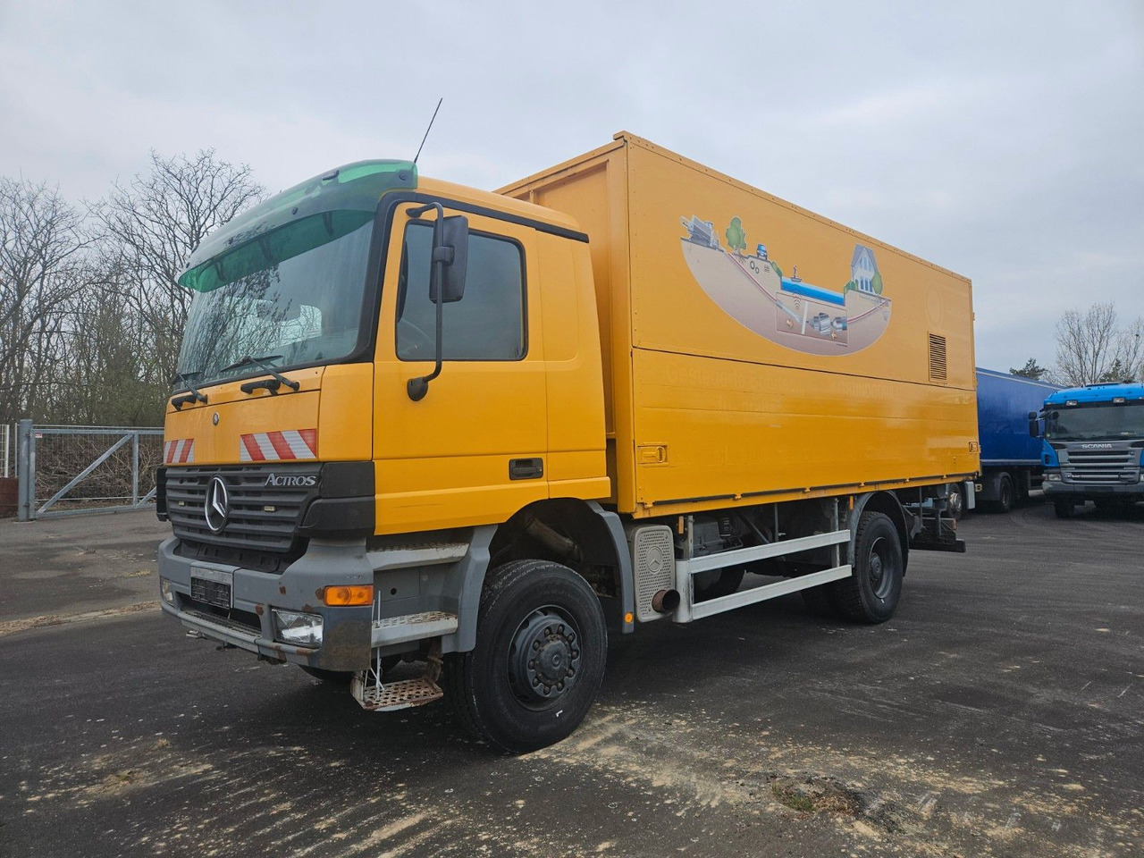 Mercedes-Benz Actros 2031 4x4 Koffer orig. 127.600 km !!! - Box truck: picture 1 Mercedes-Benz Actros 2031 4x4 Koffer orig. 127.600 km !!! - Box truck: picture 1