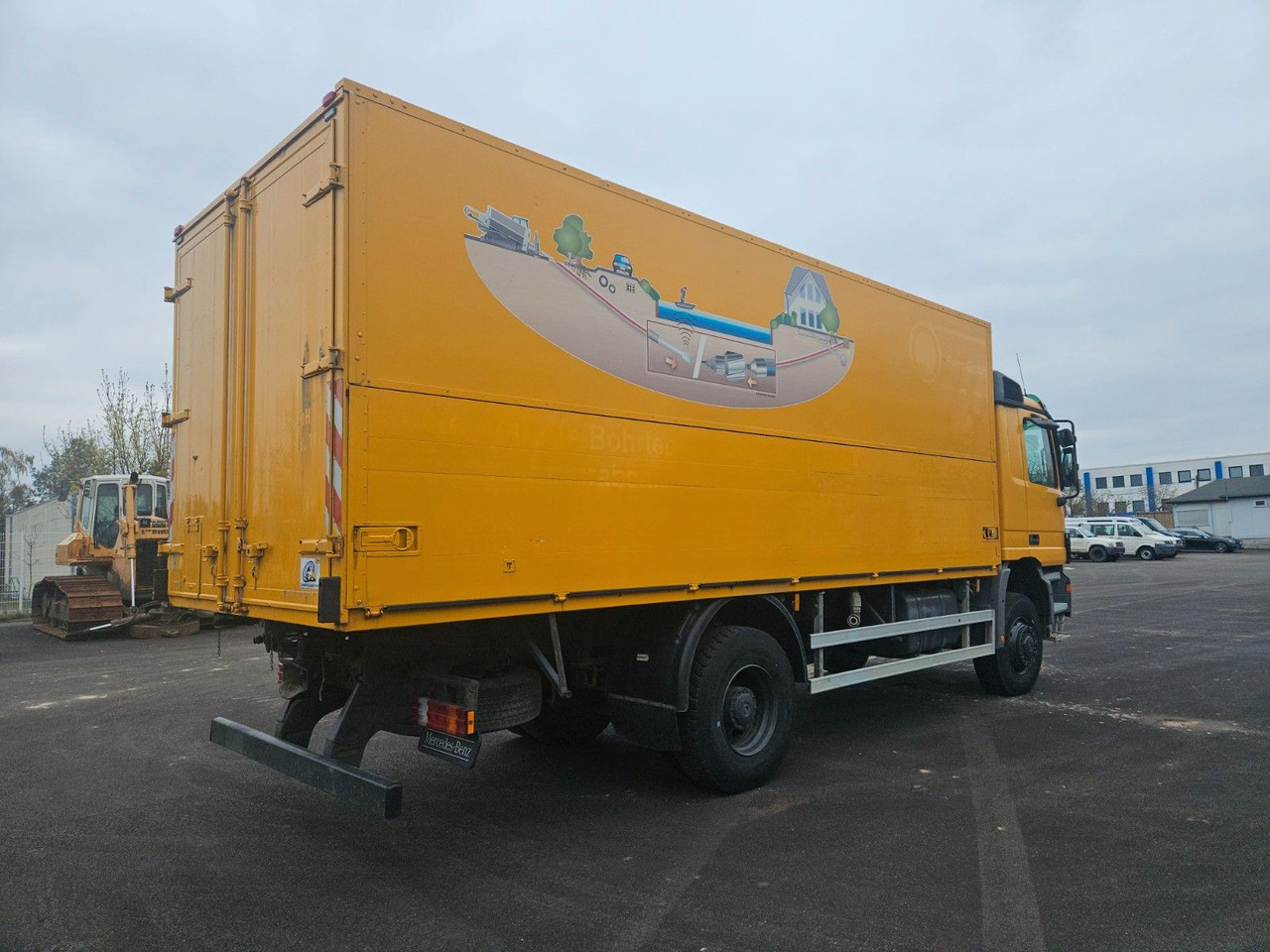 Mercedes-Benz Actros 2031 4x4 Koffer orig. 127.600 km !!! - Box truck: picture 3 Mercedes-Benz Actros 2031 4x4 Koffer orig. 127.600 km !!! - Box truck: picture 3