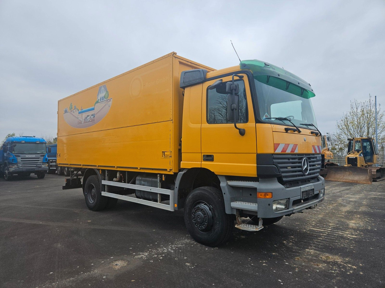 Mercedes-Benz Actros 2031 4x4 Koffer orig. 127.600 km !!! - Box truck: picture 4 Mercedes-Benz Actros 2031 4x4 Koffer orig. 127.600 km !!! - Box truck: picture 4