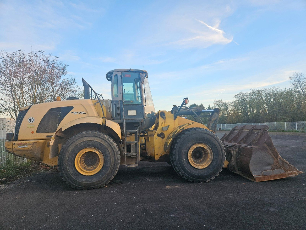 New Holland W270B - Wheel loader: picture 3 New Holland W270B - Wheel loader: picture 3