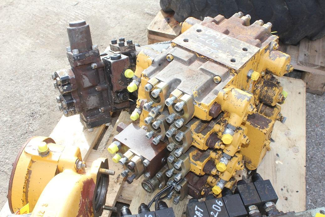 Caterpillar 206 BFT - Hydraulic valve for Construction machinery: picture 4 Caterpillar 206 BFT - Hydraulic valve for Construction machinery: picture 4