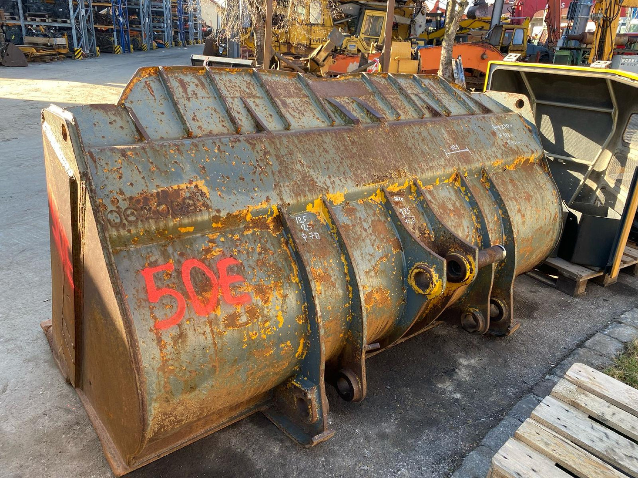 Hanomag 50E - Loader bucket for Construction machinery: picture 2 Hanomag 50E - Loader bucket for Construction machinery: picture 2