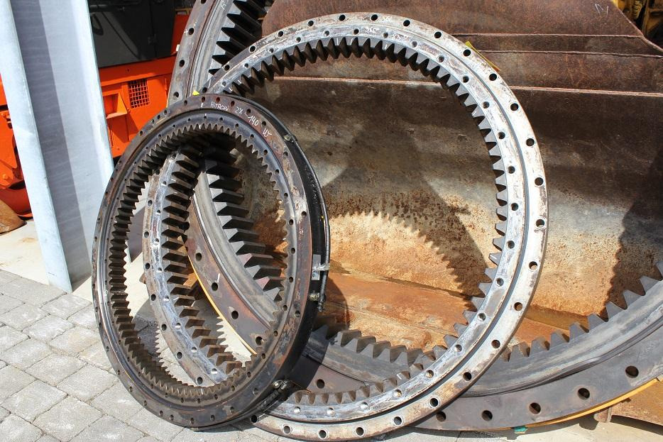 Hitachi 220 - Slewing ring for Construction machinery: picture 2 Hitachi 220 - Slewing ring for Construction machinery: picture 2