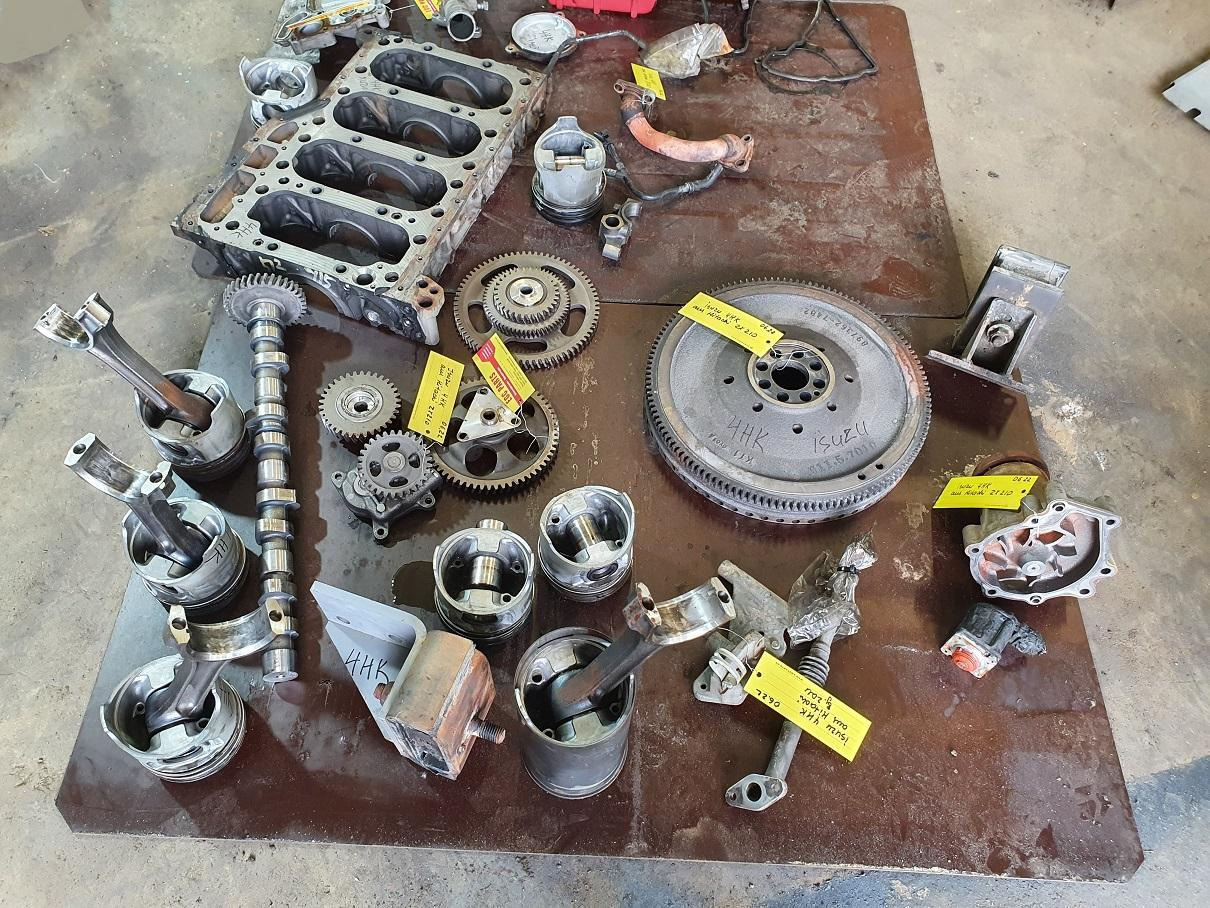 Isuzu 4HK 1X - Cylinder block for Truck: picture 2 Isuzu 4HK 1X - Cylinder block for Truck: picture 2