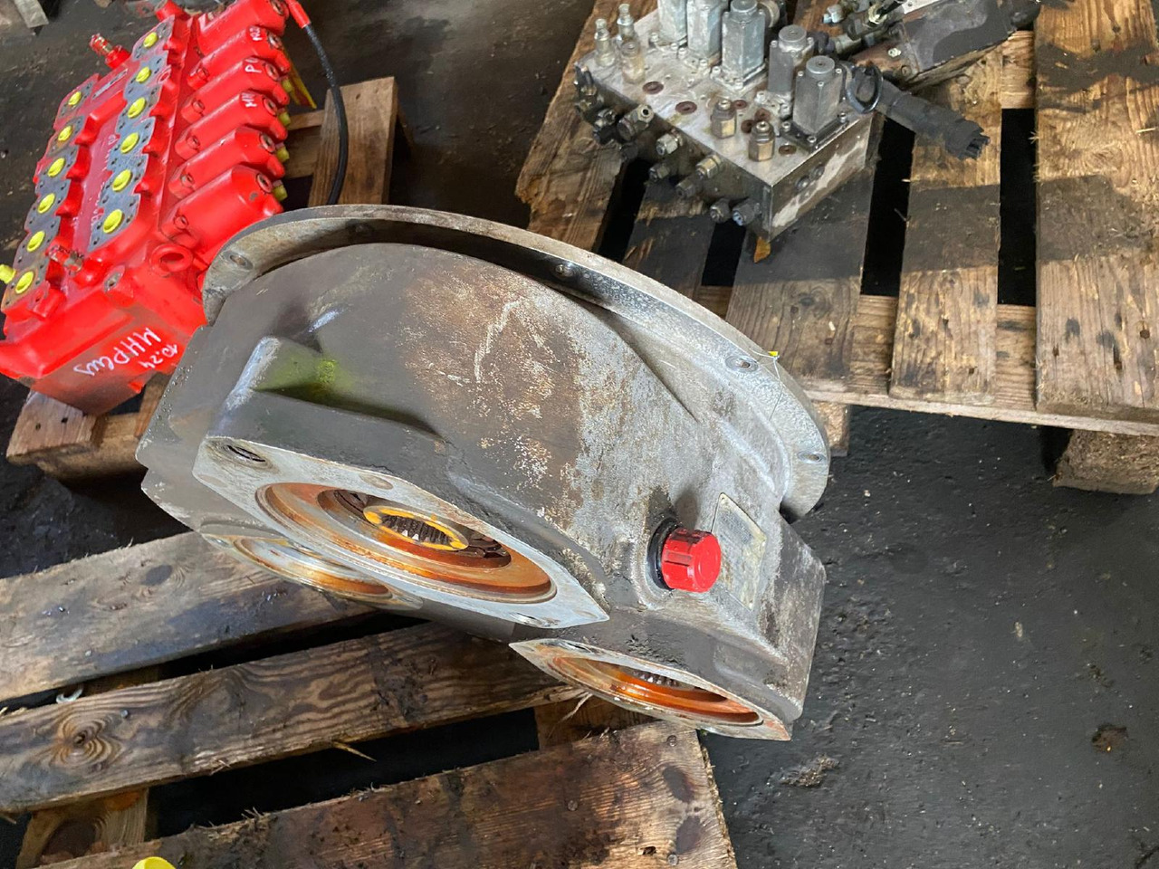 Kässbohrer PB 240D - Hydraulics for Utility/ Special vehicle: picture 3 Kässbohrer PB 240D - Hydraulics for Utility/ Special vehicle: picture 3