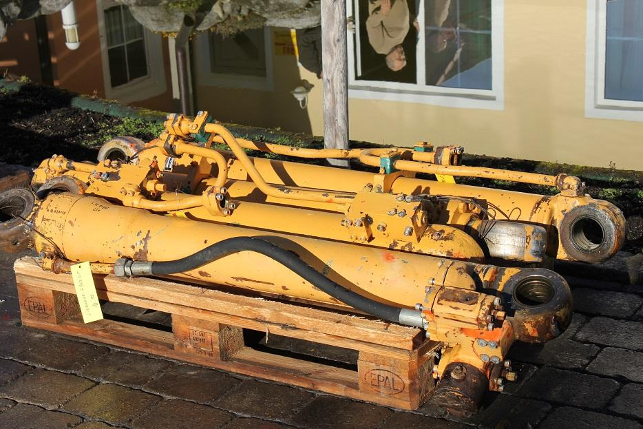 Liebherr A 902 LIT - Hydraulic cylinder for Construction machinery: picture 2 Liebherr A 902 LIT - Hydraulic cylinder for Construction machinery: picture 2