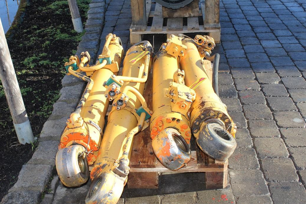 Liebherr A 902 LIT - Hydraulic cylinder for Construction machinery: picture 4 Liebherr A 902 LIT - Hydraulic cylinder for Construction machinery: picture 4