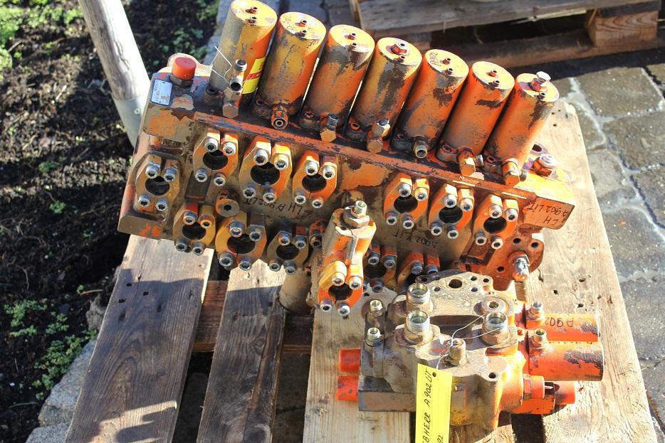 Liebherr A 902 LIT - Hydraulic valve for Construction machinery: picture 1 Liebherr A 902 LIT - Hydraulic valve for Construction machinery: picture 1