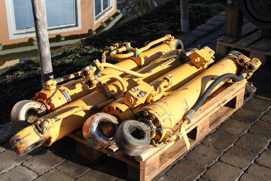 Liebherr A 902 LIT - Hydraulic cylinder for Construction machinery: picture 5 Liebherr A 902 LIT - Hydraulic cylinder for Construction machinery: picture 5