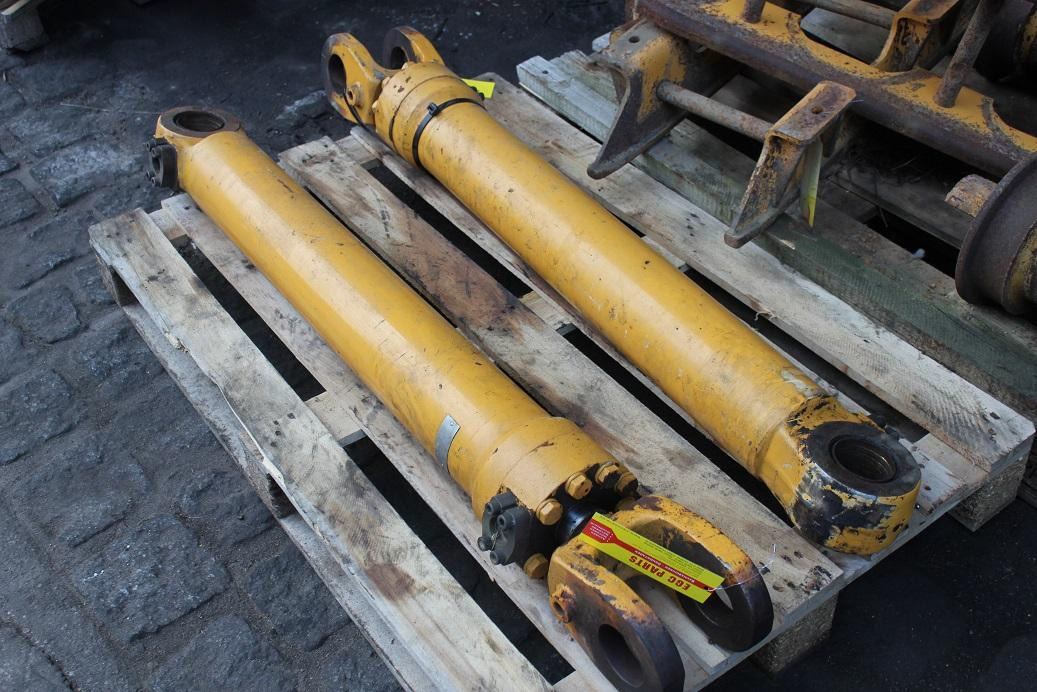 Liebherr L538 - Hydraulic cylinder for Construction machinery: picture 4 Liebherr L538 - Hydraulic cylinder for Construction machinery: picture 4