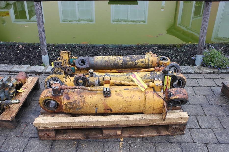 Liebherr L551 - Hydraulic cylinder for Construction machinery: picture 5 Liebherr L551 - Hydraulic cylinder for Construction machinery: picture 5
