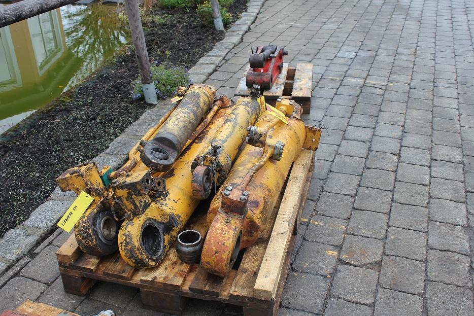 Liebherr L551 - Hydraulic cylinder for Construction machinery: picture 4 Liebherr L551 - Hydraulic cylinder for Construction machinery: picture 4