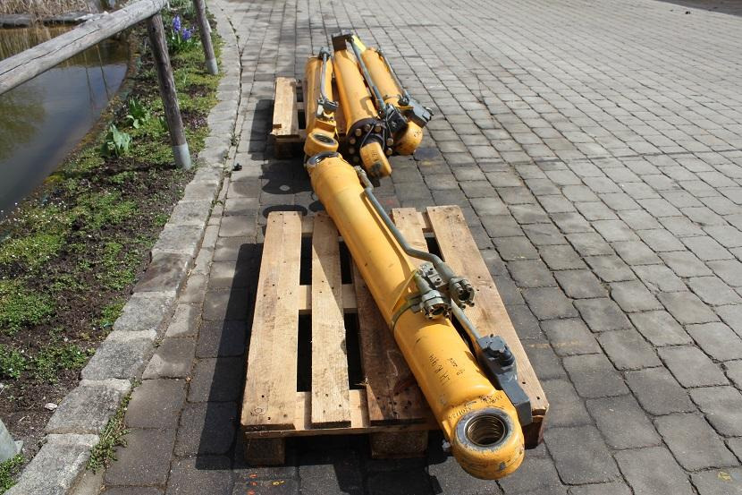 Liebherr R 914 - Hydraulic cylinder for Construction machinery: picture 2 Liebherr R 914 - Hydraulic cylinder for Construction machinery: picture 2