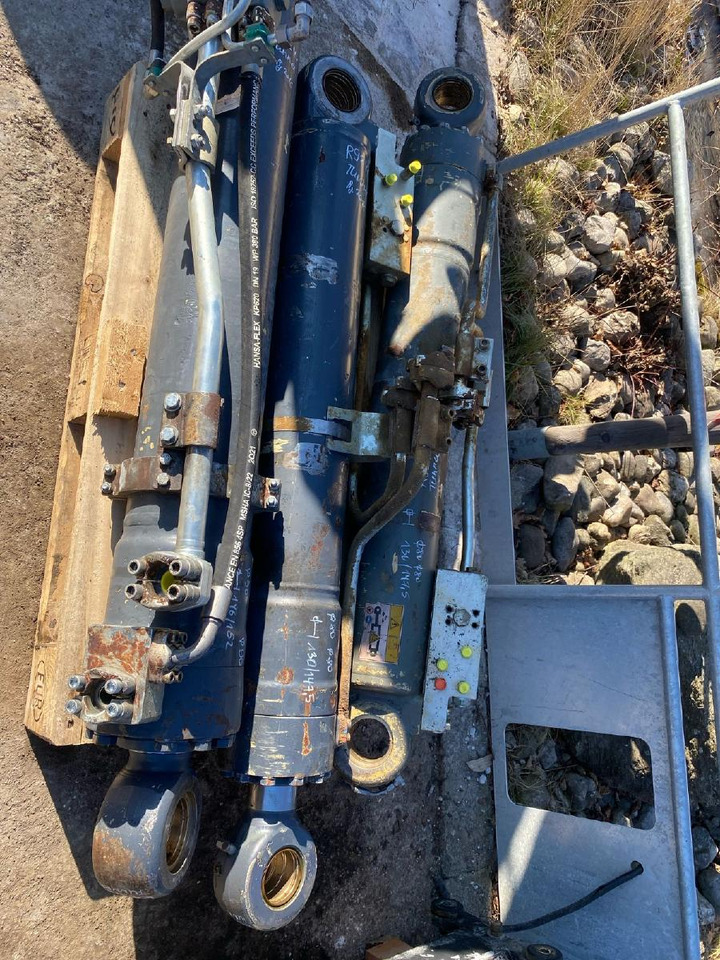 Liebherr R 924 C - Hydraulic cylinder for Construction machinery: picture 3 Liebherr R 924 C - Hydraulic cylinder for Construction machinery: picture 3