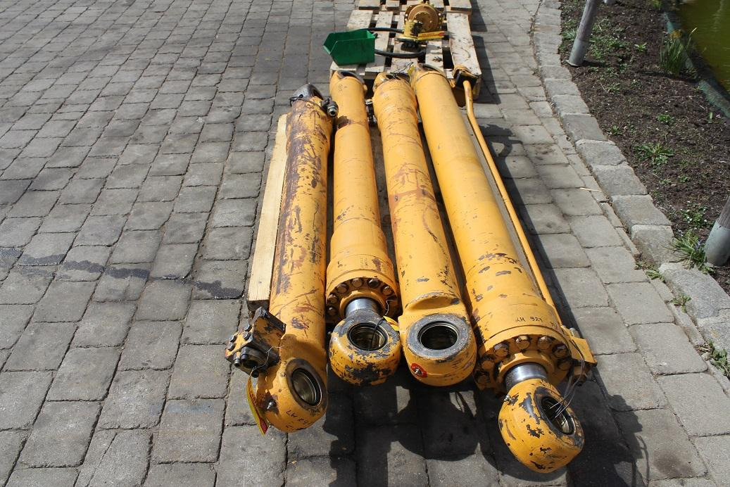 Liebherr R 924 - Hydraulic cylinder for Construction machinery: picture 2 Liebherr R 924 - Hydraulic cylinder for Construction machinery: picture 2