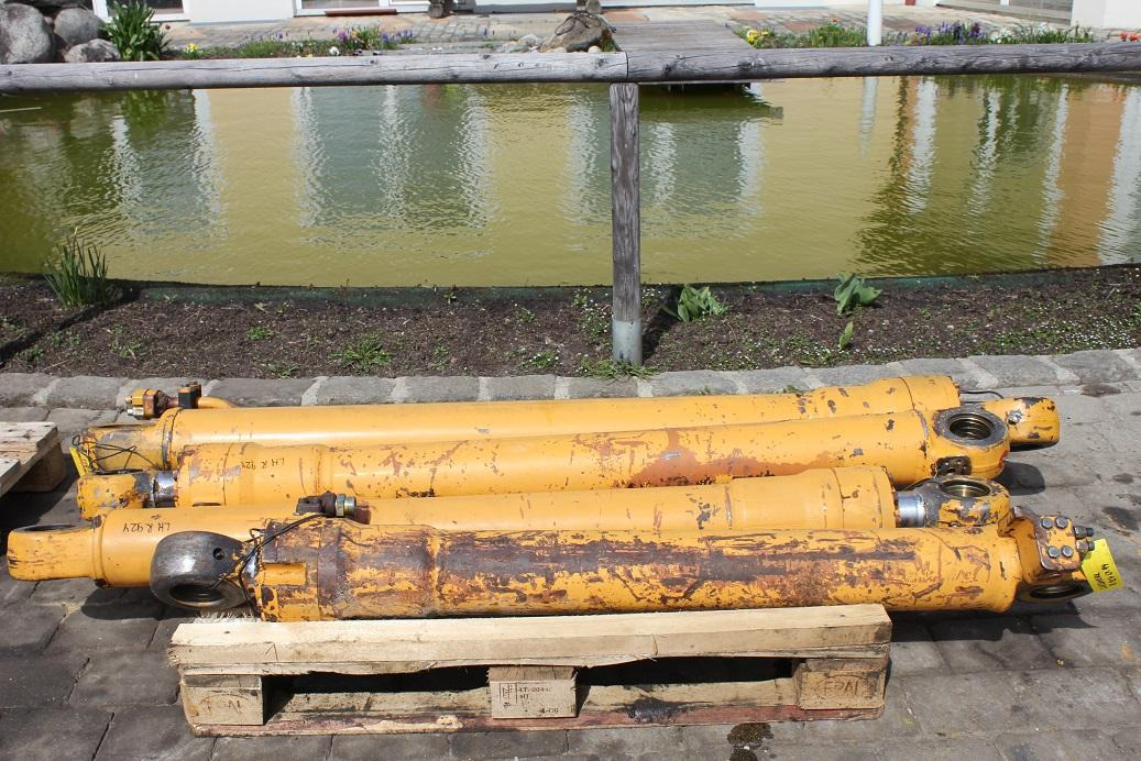 Liebherr R 924 - Hydraulic cylinder for Construction machinery: picture 1 Liebherr R 924 - Hydraulic cylinder for Construction machinery: picture 1