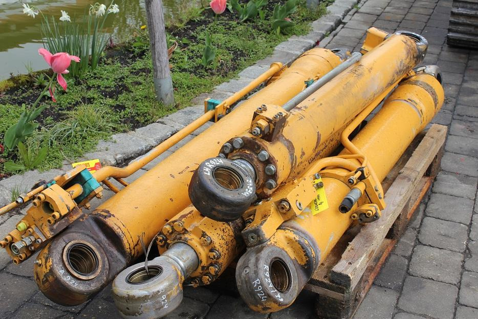 Liebherr R 924 HDSL - Hydraulic cylinder for Construction machinery: picture 1 Liebherr R 924 HDSL - Hydraulic cylinder for Construction machinery: picture 1