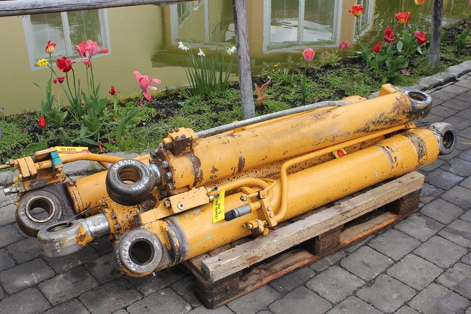 Liebherr R 924 HDSL - Hydraulic cylinder for Construction machinery: picture 5 Liebherr R 924 HDSL - Hydraulic cylinder for Construction machinery: picture 5