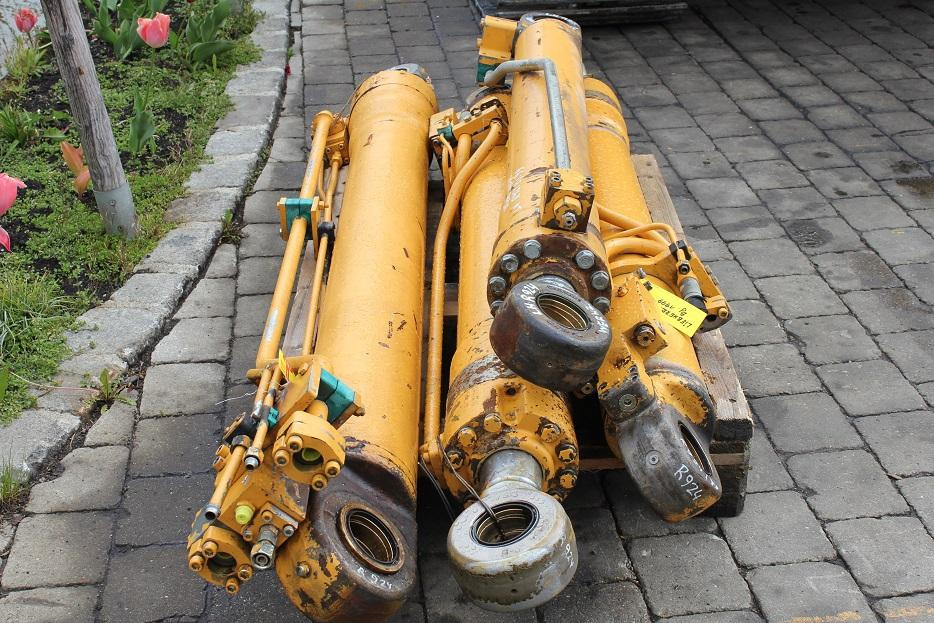 Liebherr R 924 HDSL - Hydraulic cylinder for Construction machinery: picture 4 Liebherr R 924 HDSL - Hydraulic cylinder for Construction machinery: picture 4