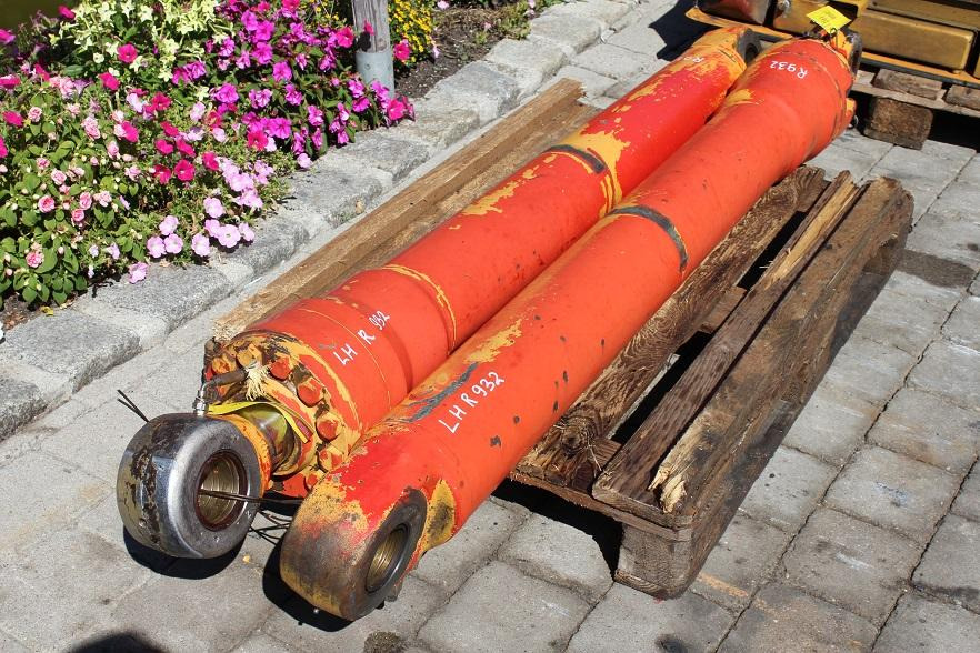 Liebherr R 932 LIT - Hydraulic cylinder for Construction machinery: picture 2 Liebherr R 932 LIT - Hydraulic cylinder for Construction machinery: picture 2