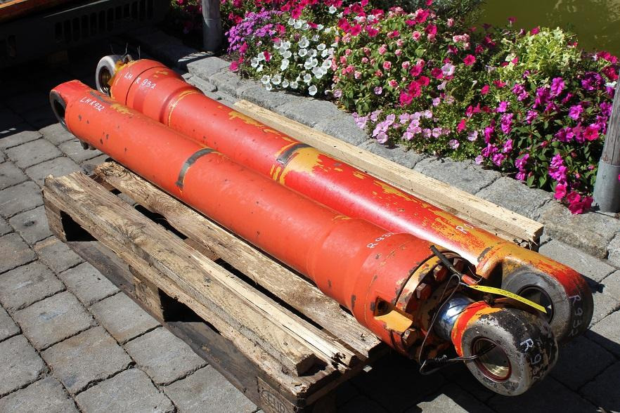 Liebherr R 932 LIT - Hydraulic cylinder for Construction machinery: picture 1 Liebherr R 932 LIT - Hydraulic cylinder for Construction machinery: picture 1