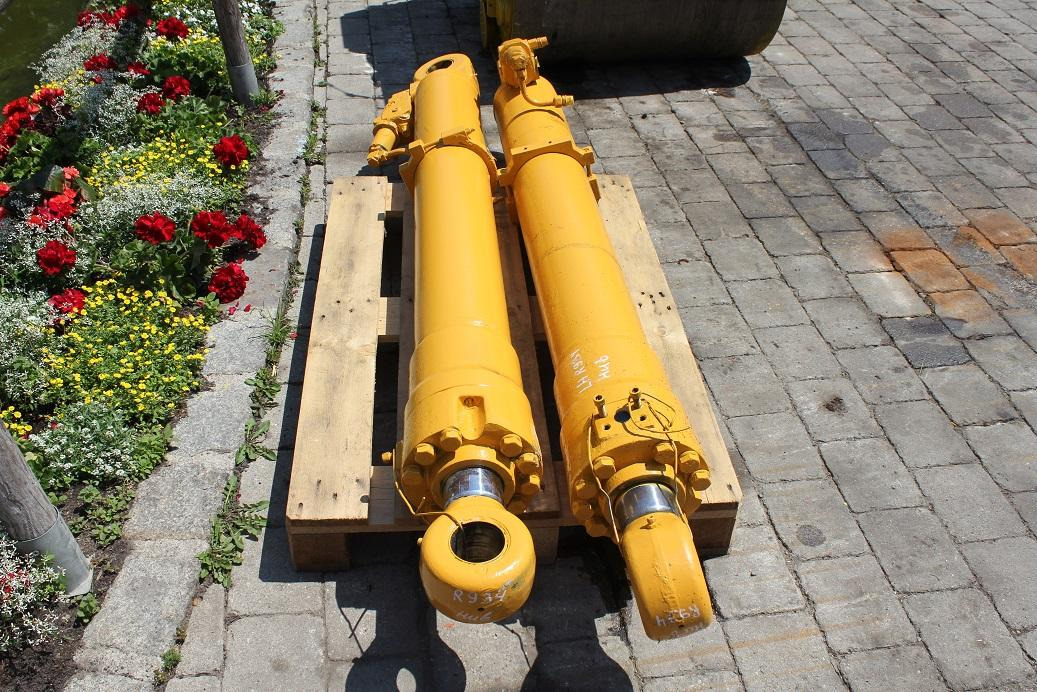 Liebherr R 934 LIT - Hydraulic cylinder for Construction machinery: picture 3 Liebherr R 934 LIT - Hydraulic cylinder for Construction machinery: picture 3