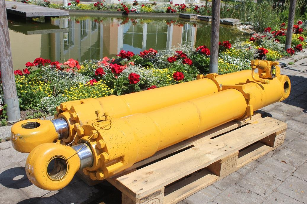 Liebherr R 934 LIT - Hydraulic cylinder for Construction machinery: picture 1 Liebherr R 934 LIT - Hydraulic cylinder for Construction machinery: picture 1