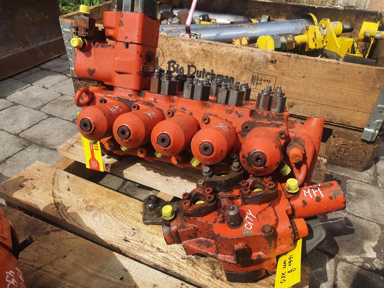 O&K MH City - Hydraulic valve for Wheel excavator: picture 3 O&K MH City - Hydraulic valve for Wheel excavator: picture 3